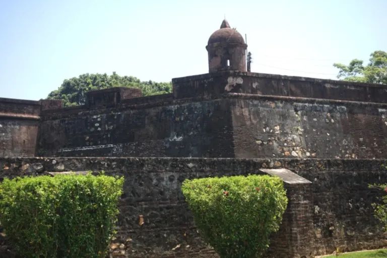 La Fortaleza de San Fernando de Omoa La Fortaleza de San Fernando de Omoa luego de la independencia de Centroamérica fue